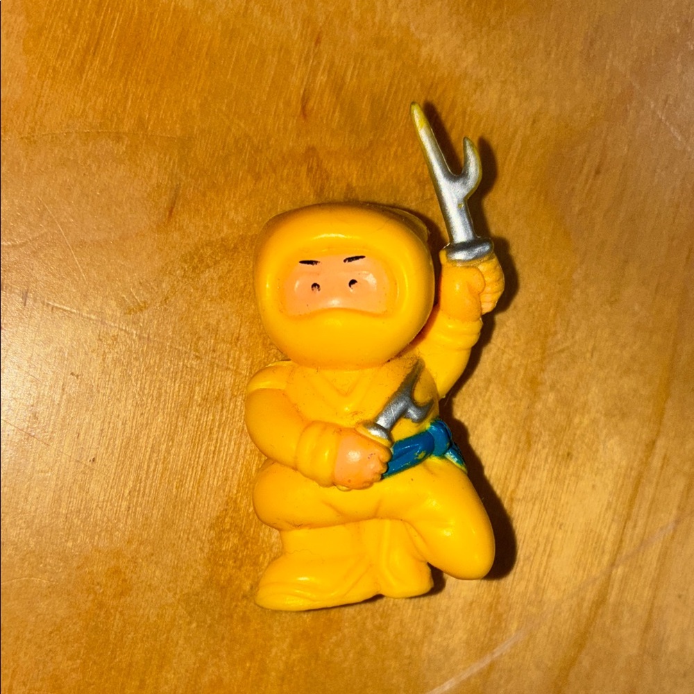 Vintage 80s/90s Yellow Ninja Mini Figure Toy Gumball Prize Soma Toys